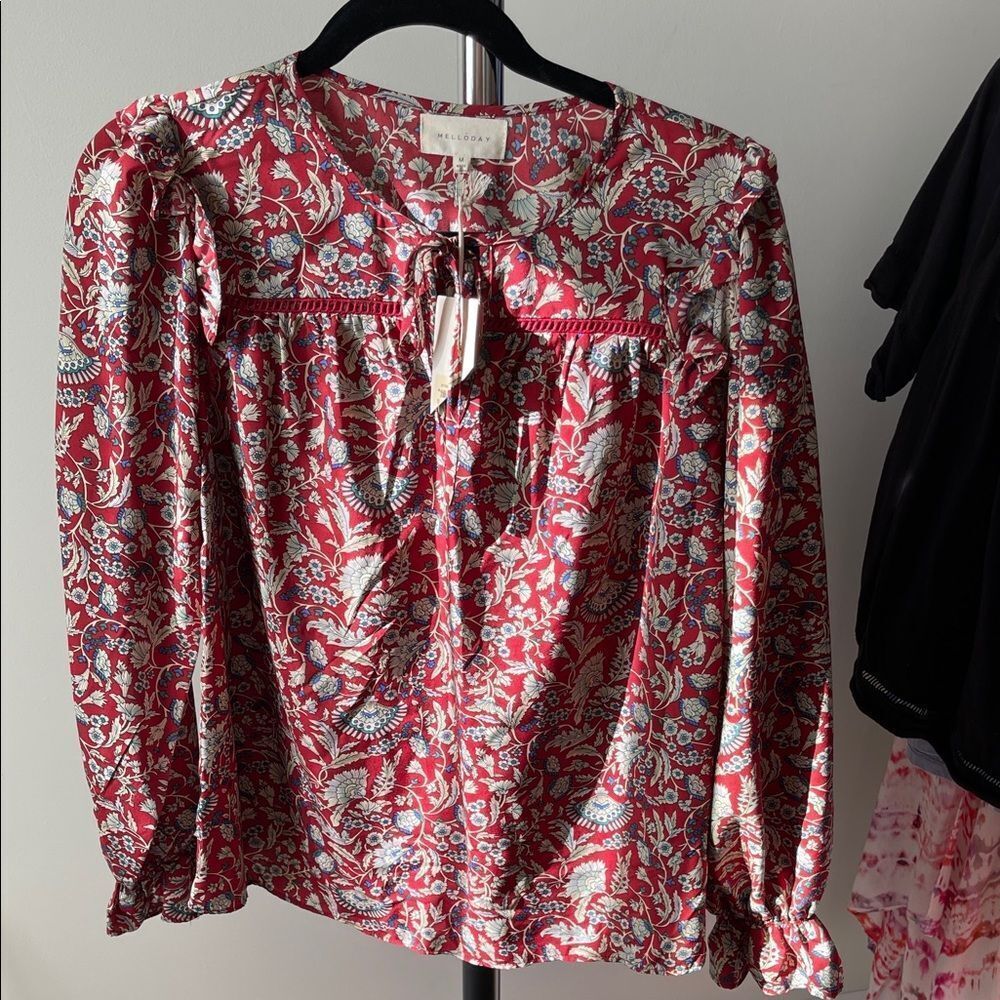 MELLODAY Red and White Floral Blouse